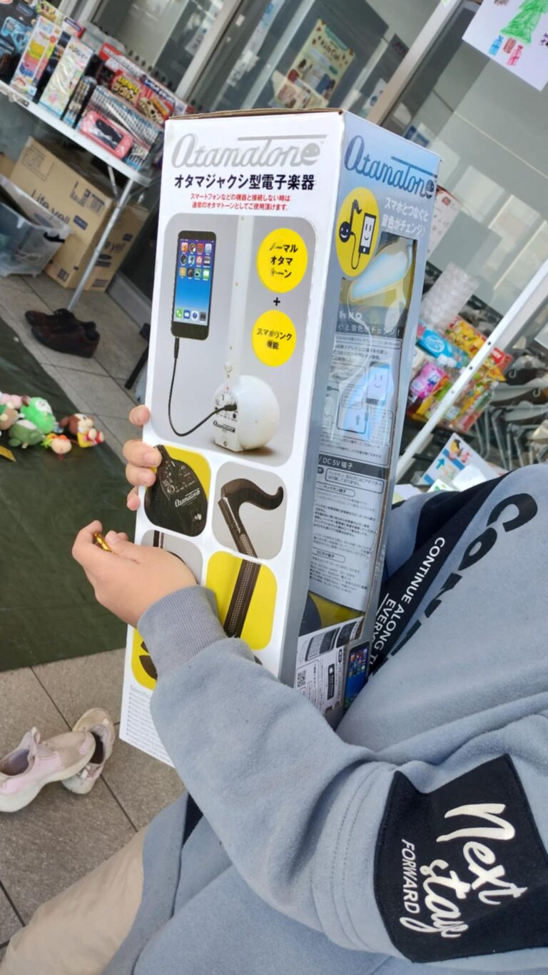 自分のコインでおもちゃを手に入れた喜び